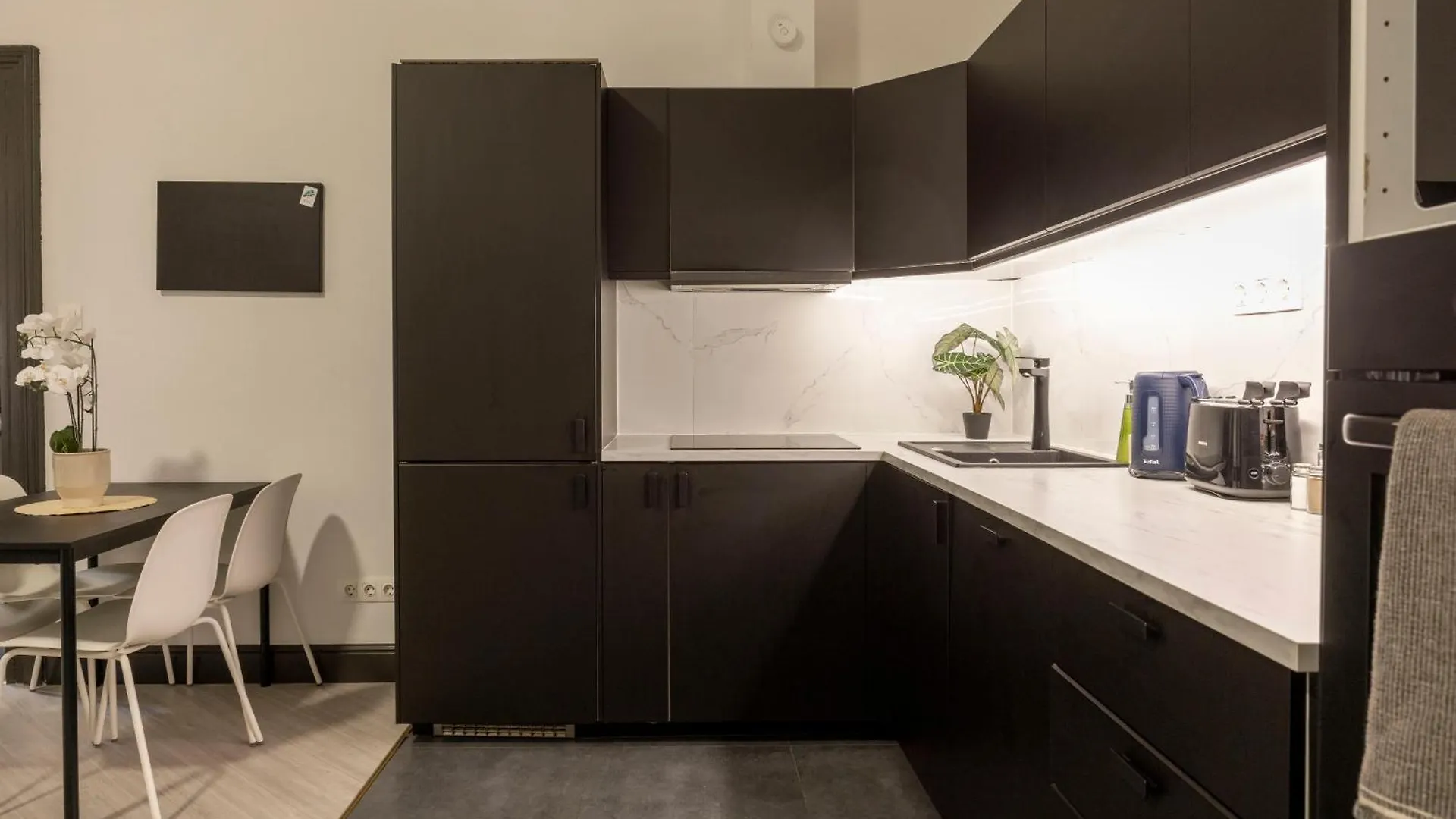 Central Bp Superior Apartment With 2Bedrm, 2Bathroom Budapeszt 0*,  Węgry
